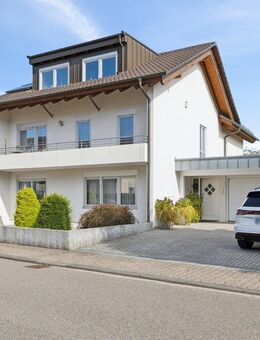 Freistehendes und sehr gepflegtes Dreiparteienhaus mit großzügigem Garten in Neulingen - Neulingen