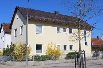 NUR FÜR ZWEI PERSONEN: 3-Zimmer-Wohnung mit Garage in Zentrumsnähe