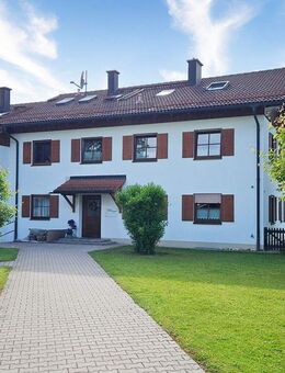 Helle 2,5-Zimmer Dachgeschosswohnung bei Traunstein - Balkon, TG-Stellplatz, Keller, Pelletsheizung - Traunstein