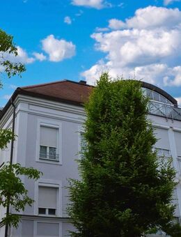 Stilvolle, freie 2,5-Zi.-Galerie-Whg. mit Einbauküche und 3 Balkonen im inneren Westen von Regensburg - Regensburg