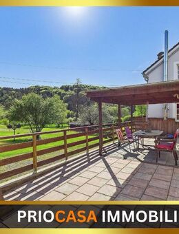 Mehrfamilienhaus | 2 Wohneinheiten | Dachboden ausbaufähig | 267?m² Wohnfläche | PV mit Speicher | 11.000?m² Grundstück | Wallbox-Anschluss | Ausbaupo - Giesdorf