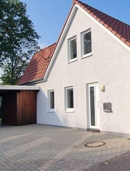 Doppelhaushälfte aus 2015/16 mit Garten, Carport und zwei Bädern zwischen Leer und Oldenburg - Apen