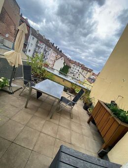 Helle 2-Zimmer-Wohnung mit wunderschöner großer Terrasse - Nürnberg