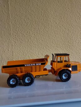 SIKU 2825 Volvo Knickgelenkkipper, orange - Leipzig Ost