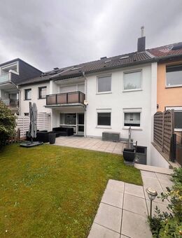 Flexibel nutzbares Wohnobjekt mit Garten, Terrasse, Kaminöfen und drei Einheiten - Duisburg