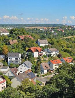 Chance nutzen! 3-Zi.-Wohnung mit Penthouse-Charakter & hoher Nachfrage - Gerbrunn
