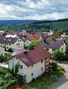 Drei Wohneinheiten, viele Möglichkeiten - Ihr Mehrgenerationenhaus mit Entwicklungschancen auf Erbpachtgrundstück - Bürgstadt