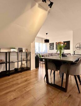 Helle & modernisierte 3-Zimmer Dachgeschosswohnung mit Sonnenbalkon und Stellplatz - Siegburg