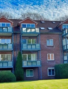 Schöne 3-Zimmer-DG Wohnung mit Südwest-Balkon, ausgebautem Spitzboden und Stellplatz in Mönkeberg - Mönkeberg