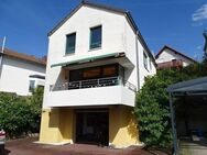 Excellente Anbindung nach Bonn, schickes, gepflegtes EFH, 4 Zimmer, 2 Bäder, große Parkfläche in Thomasberg, Endgrundstück - Königswinter