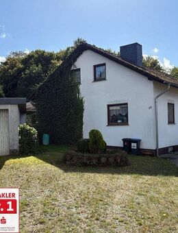 Einfamilienhaus mit Einliegerwohnung auf schönem Grundstück in Volpriehausen! - Uslar