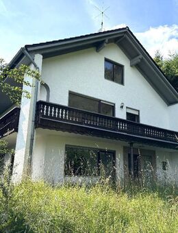 Am Waldrand gelegenes Zweifamilienhaus - renovierungsbedürftig - Aichach