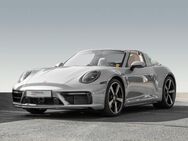 Porsche 992, 911 Targa 4S Heritage Design Edition Lift, Jahr 2021 - Stuttgart