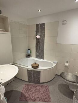 Großzügige 3-Zimmer-Wohnung mit Balkon, Aufzug und Garage - Ruhige Lage - Leimen (Baden-Württemberg)