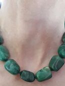 Grüne Jade-Halskette mit 16 großen Steinen in 24340