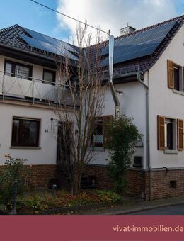 Wohnglück mit besonderem Flair: Modernisiertes, großes EFH am Feldrand. Käuferprovisionsfrei! - Grävenwiesbach