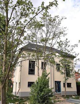 Exklusiv Doppelhaushälfte über 3 Etagen mit Terrasse und Garten - Schkeuditz