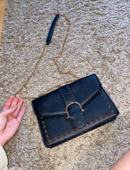 2 gut erhaltene Handtaschen - Euskirchen Zentrum