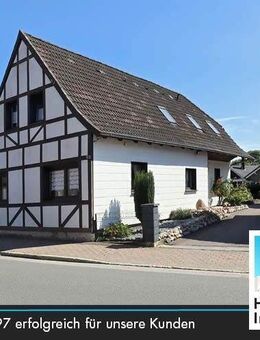 Ein Konzept - Zwei Einfamilienhäuser auf einem Grundstück - Springe