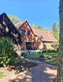 Kleiner Hof mit übersichtlichen Nebengebäuden, traumhaftem Garten und Ackerland! - Wehrbleck