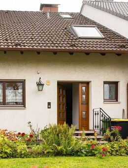 Exklusives Doppelhaus für junge Familien - großzügig, modernisiert und bezugsfrei - Straubenhardt