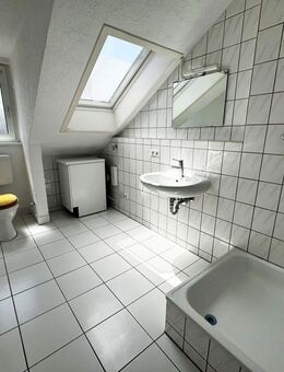 Helle 3-Zimmer-Wohnung im DG | ca. 67?m² | Gepflegter Zustand | Zentral in Cannstatt - Stuttgart