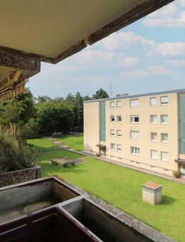 Attraktive 3,5-Zimmer Wohnung mit 2 Balkone und einer Tiefgaragenbox - Stuttgart