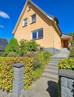Wohnen mit Blick auf Aue - Einfamilienhaus mit Garage und Terrasse am Zeller Berg - Aue
