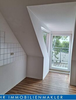 Gemütliche Dachgeschosswohnung mit Balkon im Osten der Stadt Halle (Saale) - Halle (Saale)
