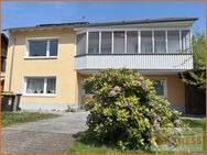Einfamilienwohnhaus mit Wintergarten, Carport, Garage u. Einliegerwohnung in Ortsrandlage von Neuhof - Neuhof (Hessen)