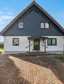 ERBBAURECHT: Charmantes Einfamilienhaus mit Einliegerwohnung in begehrter Siedlungslage von Krostitz - Krostitz