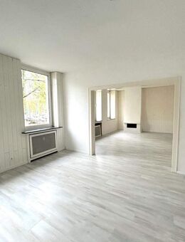 Helle und geräumige 4-Zimmer-Wohnung in zentraler Lage - Bochum