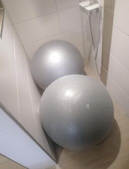 Ich verkaufe 2 physiobälle - Pressig