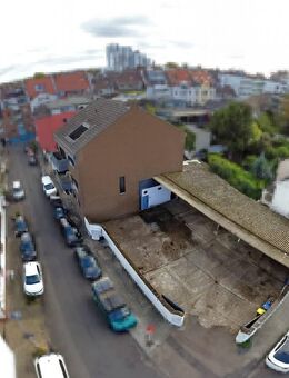 Vielseitiges Mehrfamilienhaus mit Gewerbeeinheiten und Entwicklungspotenzial in Köln-Rodenkirchen - Köln