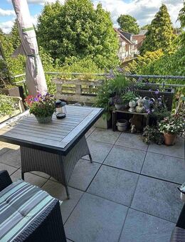Exklusive 2-Zimmer-Wohnung (Staffelgeschoss) mit Dachterrasse und Pkw-Stellplatz in Uetersen - Uetersen
