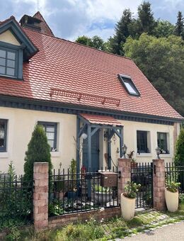 Einfamilienhaus für Liebhaber: Saniertes Fackwerkhaus mit schönem Garten in Flachslanden - Flachslanden