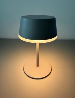 Noor Sand – Minimalistische Akku-Tischlampe in Sandfarbe | Modernes Design & warmes Licht - Langenberg