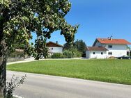 Sonne und Bergpanorama, 565 m2 großes Baugrundstück in Bachham nähe Prien - Prien (Chiemsee)