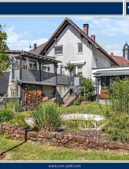 Modernisiertes Einfamilienhaus mit schönem Garten, PV-Anlage und 4 Garagenstellplätzen - Pirmasens