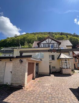 Großzügiges Wohnhaus mit massiven Nebengebäude - Floh-Seligenthal