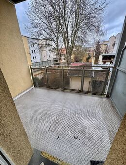 ==3.Zimmer-Wohnung mit Balkon, Einbauküche, Kamin & Bad mit Wa/Du und Fenster== - Gera