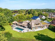 Reetgedecktes Juwel bei Kiel: Exklusivität trifft Naturidylle mit Seeblick und Infinity Pool - Wattenbek