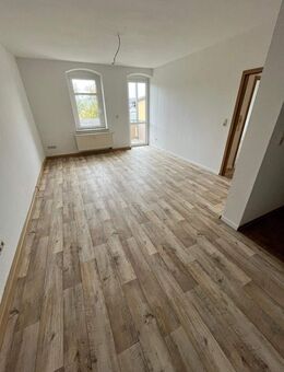Schöne geräumige 2 Raum Wohnung mit Balkon Lichtenstein zu vermieten - Lichtenstein (Sachsen)