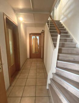 Charmante DOPPELHAUSHÄLFTE in ruhiger Wohnsiedlung - Wallersdorf