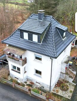 SCHADE IMMOBILIEN - Gemütliches Zweifamilienhaus mit neuem Dach direkt an der Lenne zu verkaufen! - Plettenberg