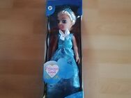 Spielzeug Puppe PRINCESS DOLL in Blau ca 44 cm hoch und ist neu - Atting