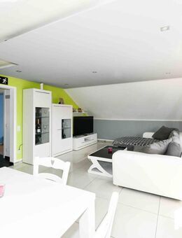 ImmoBillia: "Einziehen und wohlfühlen - neu renovierte 3 Zimmer Dachgeschoss Wohnung!" - Gemmrigheim