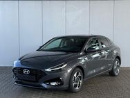 Hyundai i30, 1.5 T-GDi Fastback MHEV Life V &H m m Kurvenl Sitz & Lenkr Heiz Alu16, Jahr 2024 - Achern