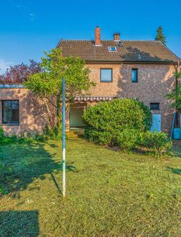 Zweifamilienhaus zur Modernisierung in begehrter Lage nahe der Innenstadt in Langenfeld - Langenfeld (Rheinland)