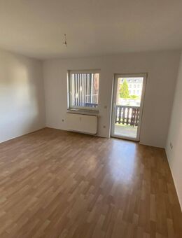 Sehr schöne und sanierte 2-Raum-Wohnung mit Fahrstuhl und großem Balkon direkt am Zentrum - Greiz
